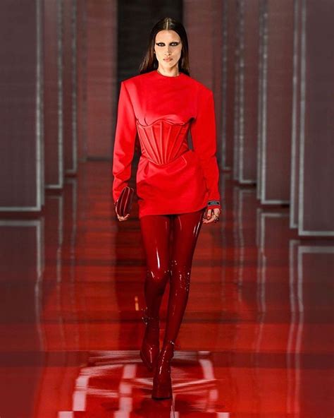 fashion week milano 2022 versace|versace reviews.